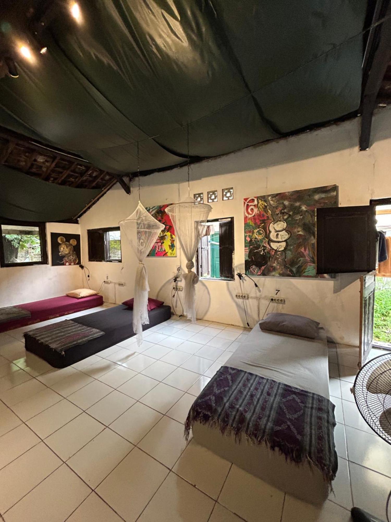 Losmanos Hostel Джокьякарта Экстерьер фото