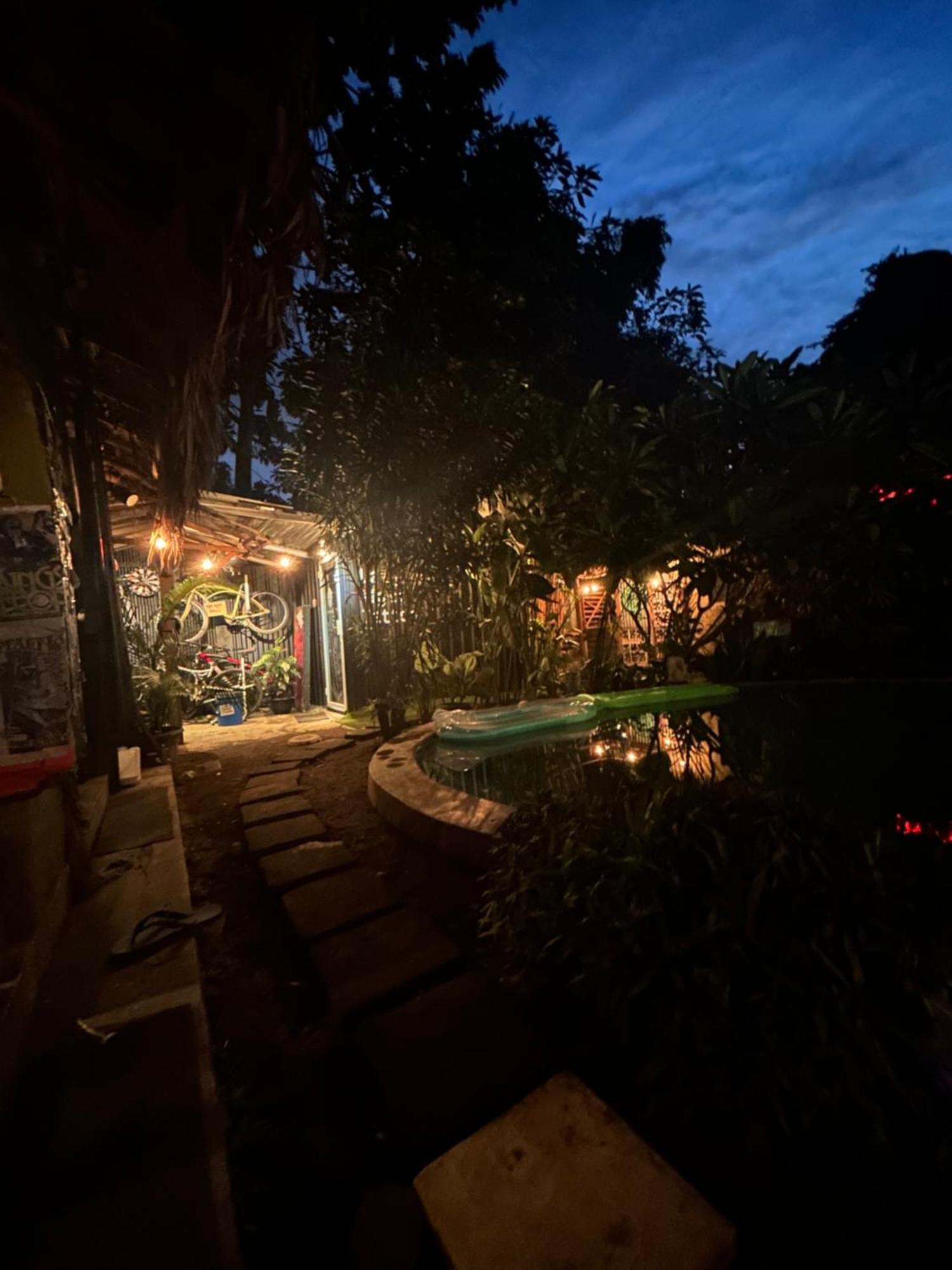 Losmanos Hostel Джокьякарта Экстерьер фото