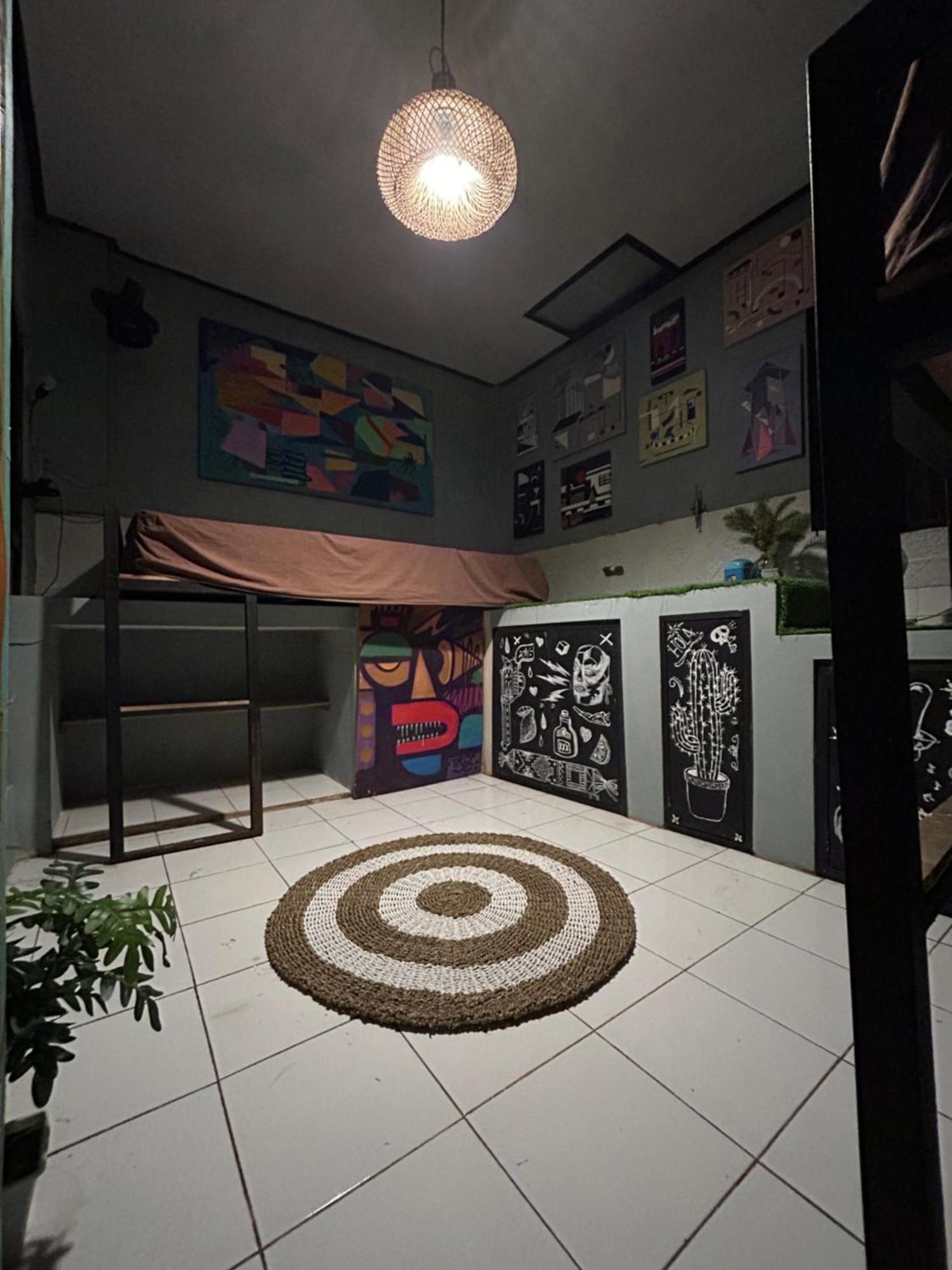 Losmanos Hostel Джокьякарта Экстерьер фото