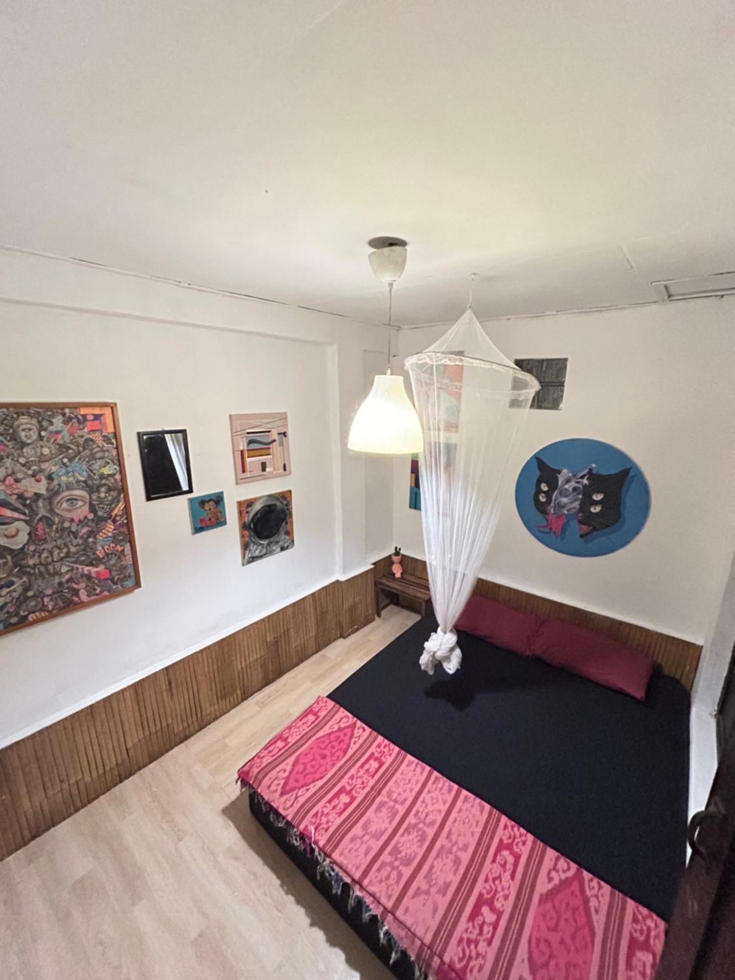 Losmanos Hostel Джокьякарта Экстерьер фото