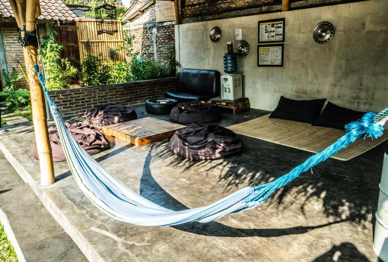 Losmanos Hostel Джокьякарта Экстерьер фото