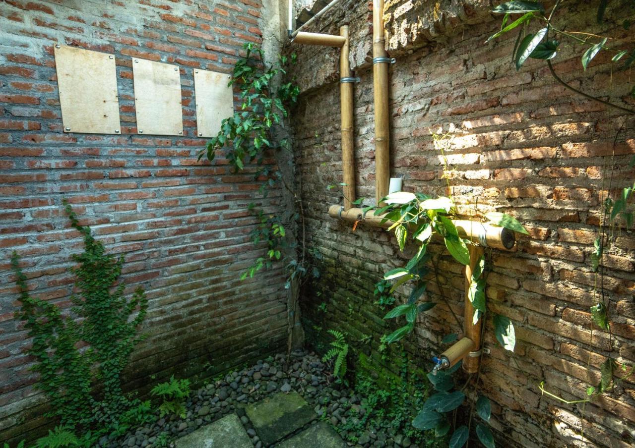 Losmanos Hostel Джокьякарта Экстерьер фото