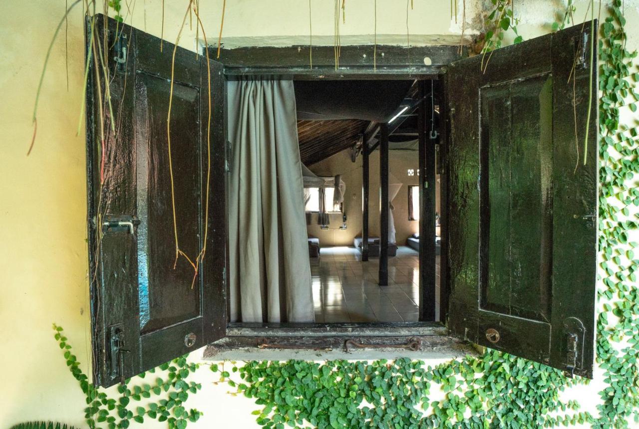 Losmanos Hostel Джокьякарта Экстерьер фото