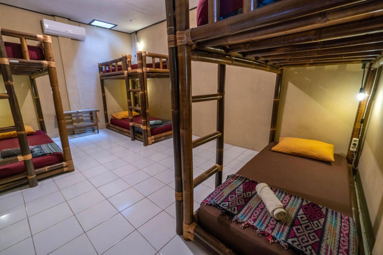 Losmanos Hostel Джокьякарта Экстерьер фото